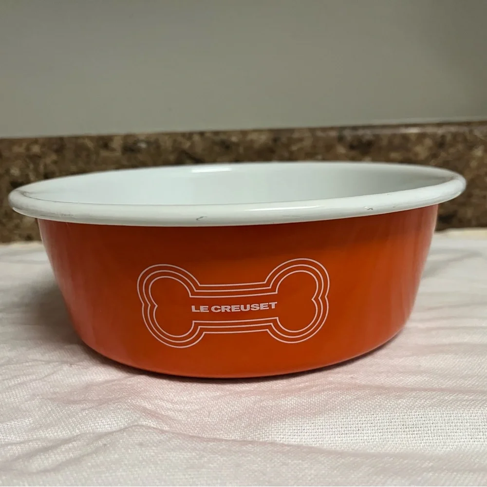 Le Creuset Dog Bowl